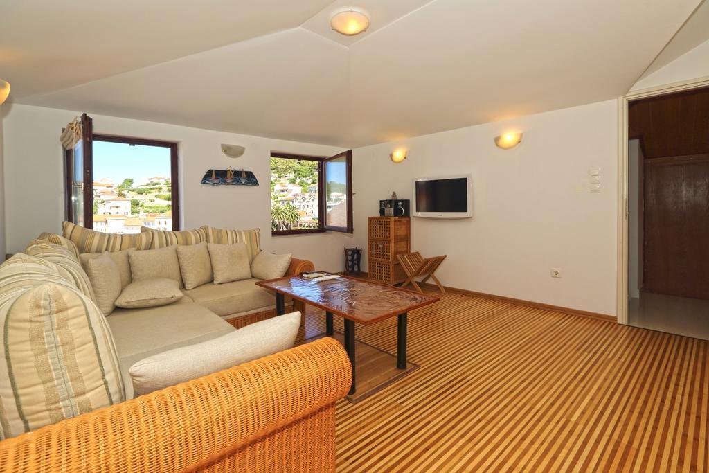 Apartment Plaza *